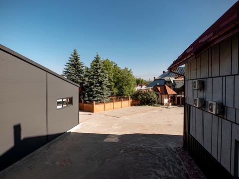 комерційна за адресою Євгена Чикаленка вул., 26