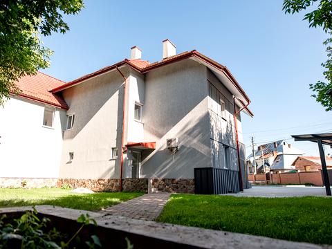 комерційна за адресою Євгена Чикаленка вул., 26