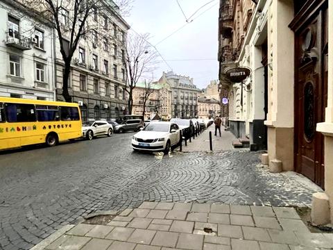 комерційна за адресою Листопадового Чину вул. (), 3