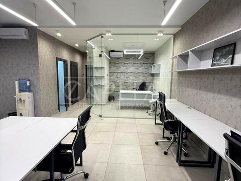 комерційна за адресою Жилянська вул., 68