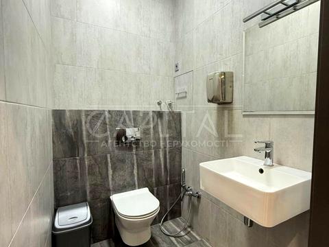 комерційна за адресою Жилянська вул., 68