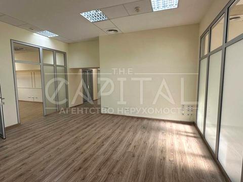 комерційна за адресою Володимирська вул., 89