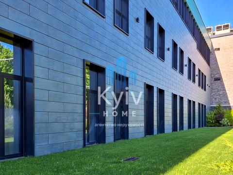 комерційна за адресою Академіка Книшова вул. (Амурська), 8