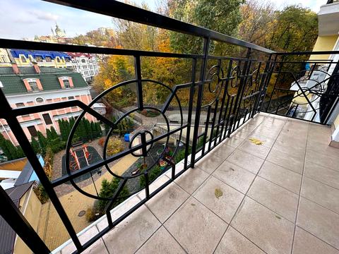 комерційна за адресою Дегтярна вул., 7