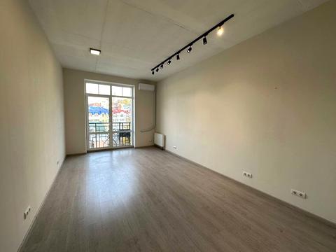 комерційна за адресою Дегтярна вул., 7