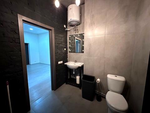 комерційна за адресою Дегтярна вул., 7