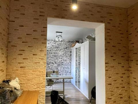 будинок за адресою смт. Великодолинське, Центральна вул., 2