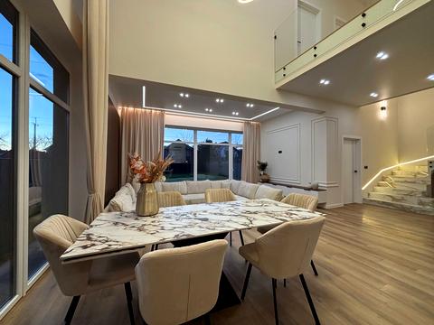 будинок за адресою с. Крихівці, Садова