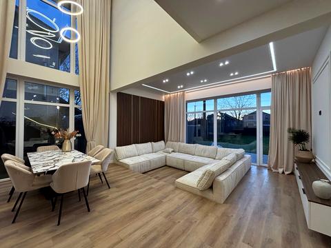 будинок за адресою с. Крихівці, Садова