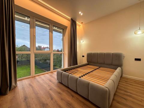 будинок за адресою с. Крихівці, Садова