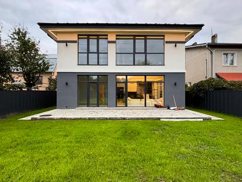 будинок за адресою с. Крихівці, Садова