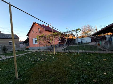 будинок за адресою Олега Ольжича вул. (Івана Лобачевського)