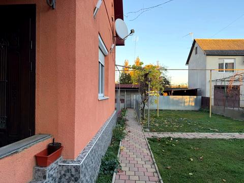 будинок за адресою Олега Ольжича вул. (Івана Лобачевського)