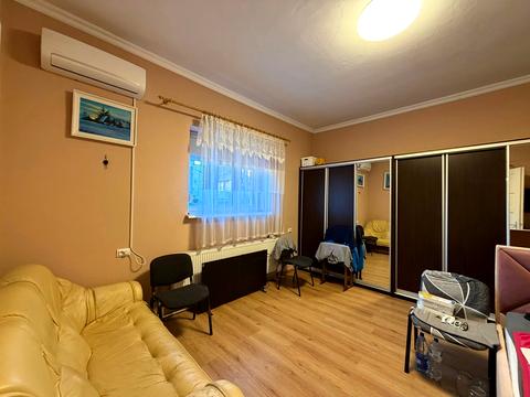 будинок за адресою Олега Ольжича вул. (Івана Лобачевського)