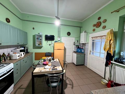 будинок за адресою Олега Ольжича вул. (Івана Лобачевського)