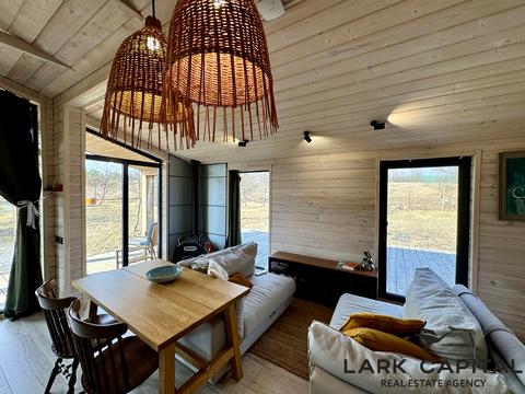 будинок за адресою с. Хлепча, Центральна