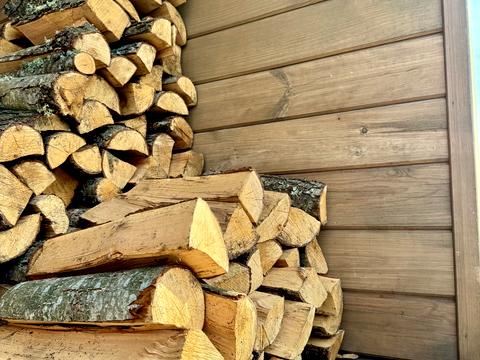 будинок за адресою с. Хлепча, Центральна