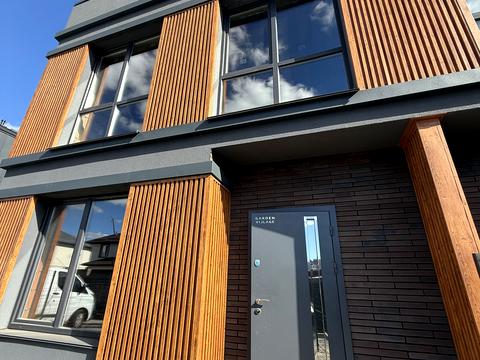 будинок за адресою Приозерна вул.