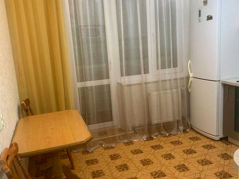 квартира за адресою Курсанта Єськова вул., 14-А