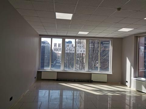 комерційна за адресою Подільська вул., 93