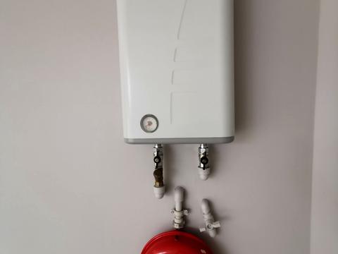 комерційна за адресою Подільська вул., 93