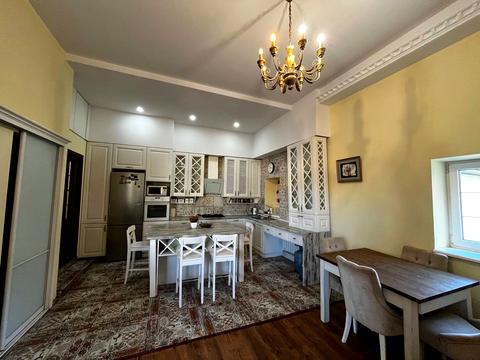 квартира за адресою Леся Курбаса вул., 4