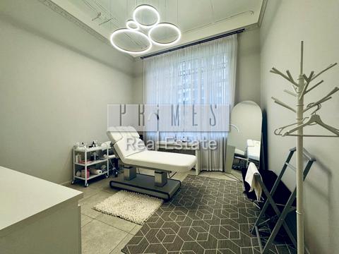 комерційна за адресою Андрія Верхогляда вул. (Михайла Драгомирова), 15-А