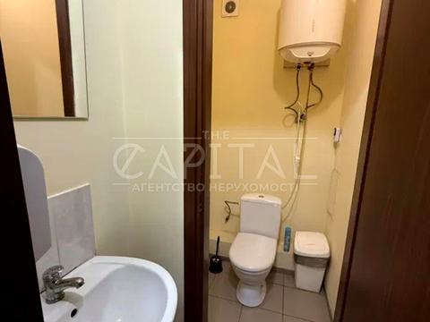 комерційна за адресою Межигірська вул., 87-А