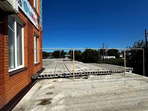 комерційна за адресою Жовтнева вул., 7