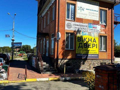 комерційна за адресою Жовтнева вул., 7
