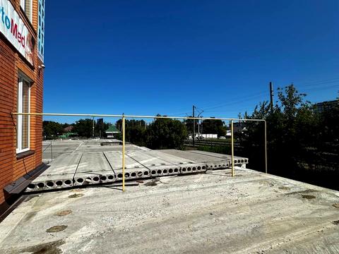 комерційна за адресою Жовтнева вул., 7