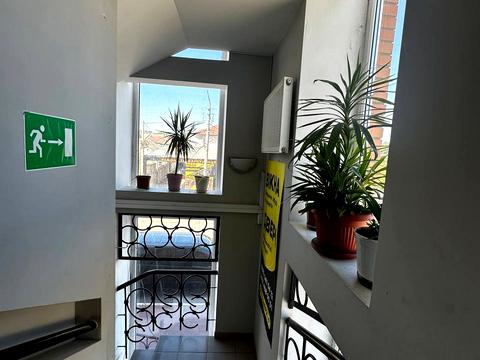 комерційна за адресою Жовтнева вул., 7