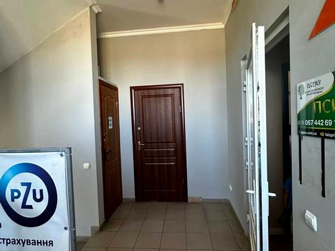 комерційна за адресою Жовтнева вул., 7