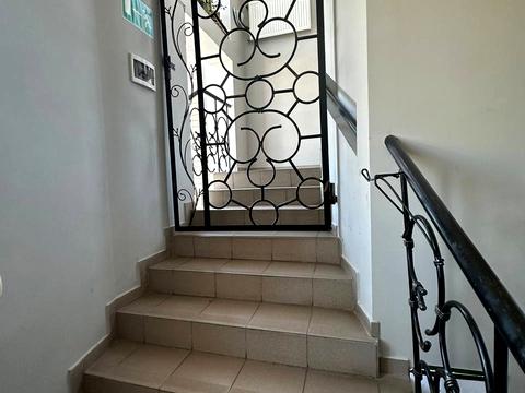 комерційна за адресою Жовтнева вул., 7