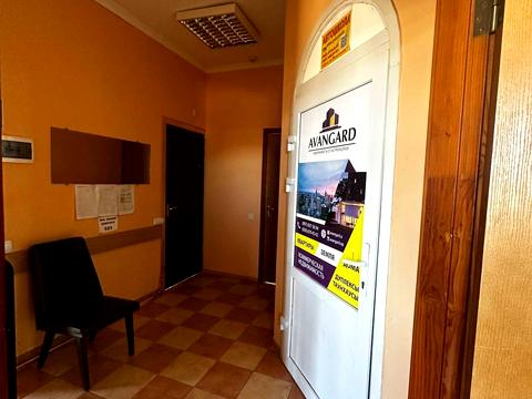 комерційна за адресою Жовтнева вул., 7