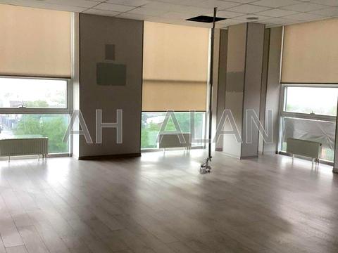 комерційна за адресою Валерія Лобановського просп. (Червонозоряний), 56/21