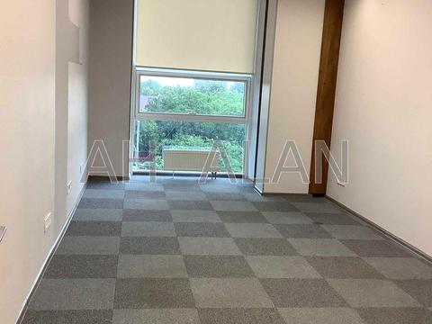 комерційна за адресою Валерія Лобановського просп. (Червонозоряний), 56/21