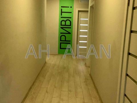 комерційна за адресою Валерія Лобановського просп. (Червонозоряний), 56/21