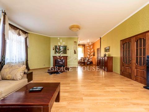 будинок за адресою Квітнева вул.