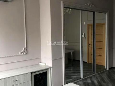 комерційна за адресою Велика Васильківська вул. (Червоноармійська), 26