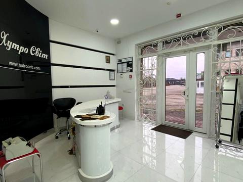 комерційна за адресою Кості Левицького, 1