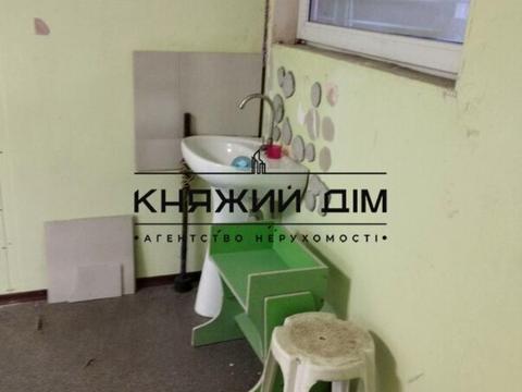 комерційна за адресою Київ, Бориспільська вул., 9