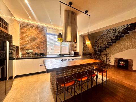 дом по адресу Семёна Яхненко ул. (Бабушкина), 28