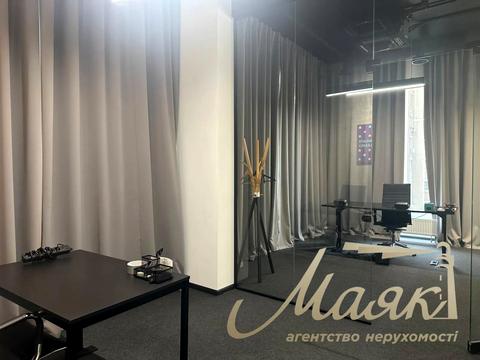 комерційна за адресою Антоновича вул. (Горького), 74-78