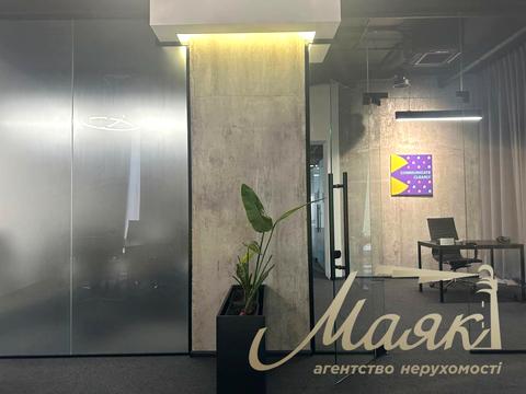 комерційна за адресою Антоновича вул. (Горького), 74-78