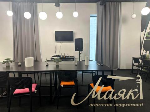 комерційна за адресою Антоновича вул. (Горького), 74-78