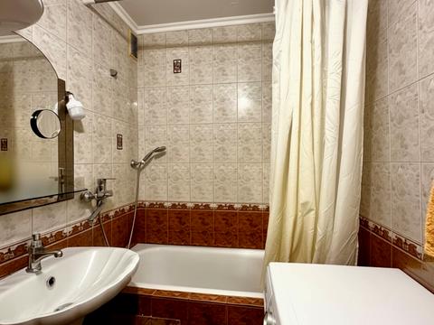 квартира за адресою Ревуцького вул., 36/2