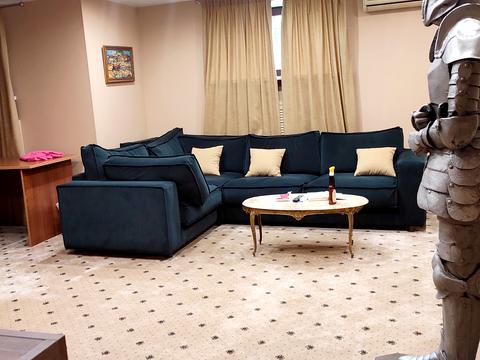 комерційна за адресою Базарна вул., 1