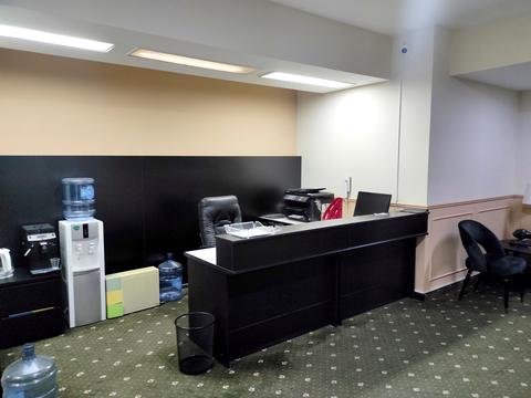 комерційна за адресою Базарна вул., 1