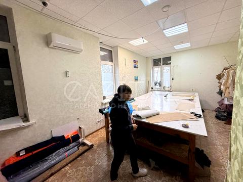 комерційна за адресою Градинська вул., 11